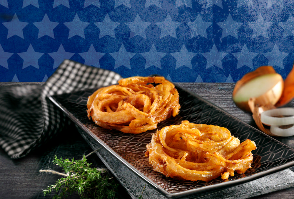 Delicious, thinly cut onions shaped like a nest in a tasty and crunchy southern fried coating.