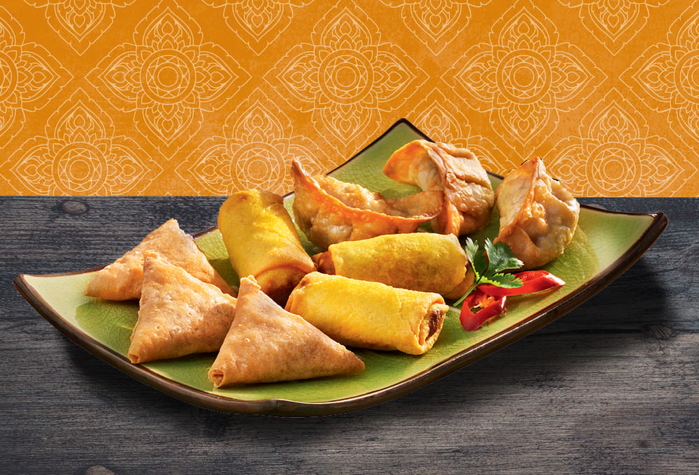 Mix of crunchy Asian snacks in puff pastry filled with a variety of vegetables and chicken in a variety of flavors.