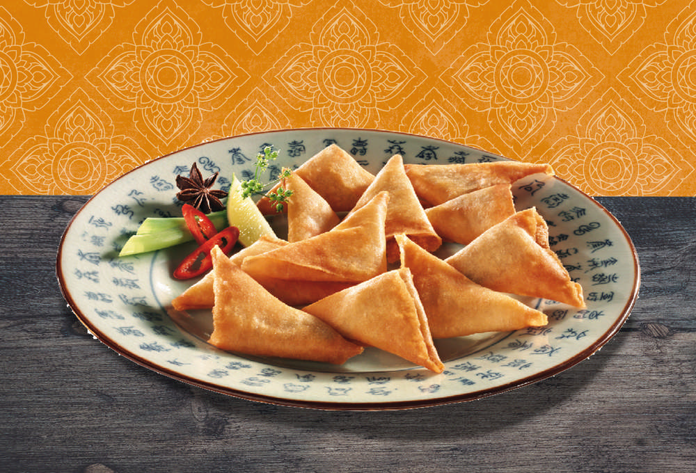 Vegetarian hand-folded filo triangles filled with potatoes, onions, carrots, cabbage, mushrooms, and original Trigon Curry.